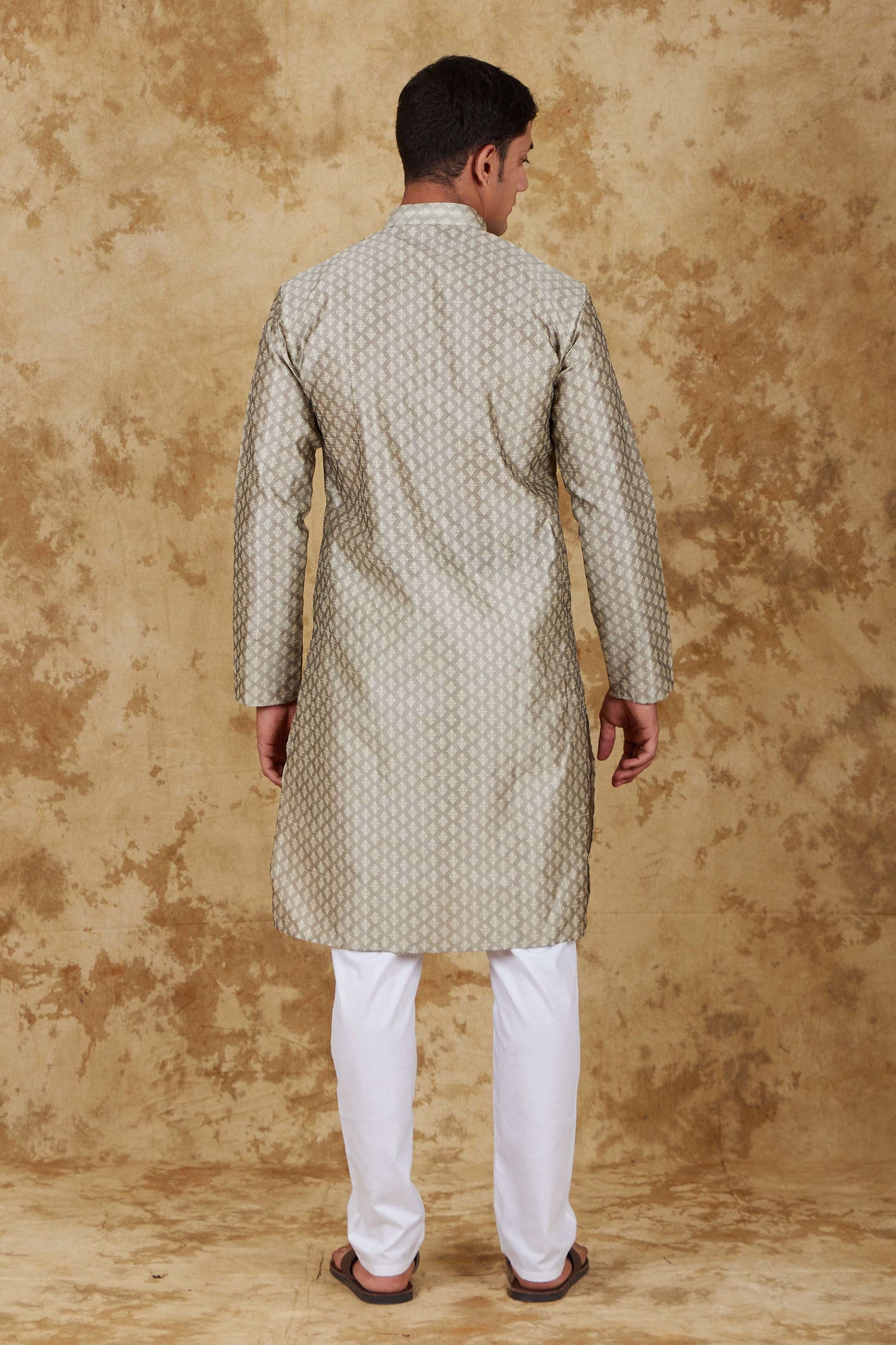 Bluesaanchi Men's Sliver Banarasi Silk Kurta Set | Swadesiicart