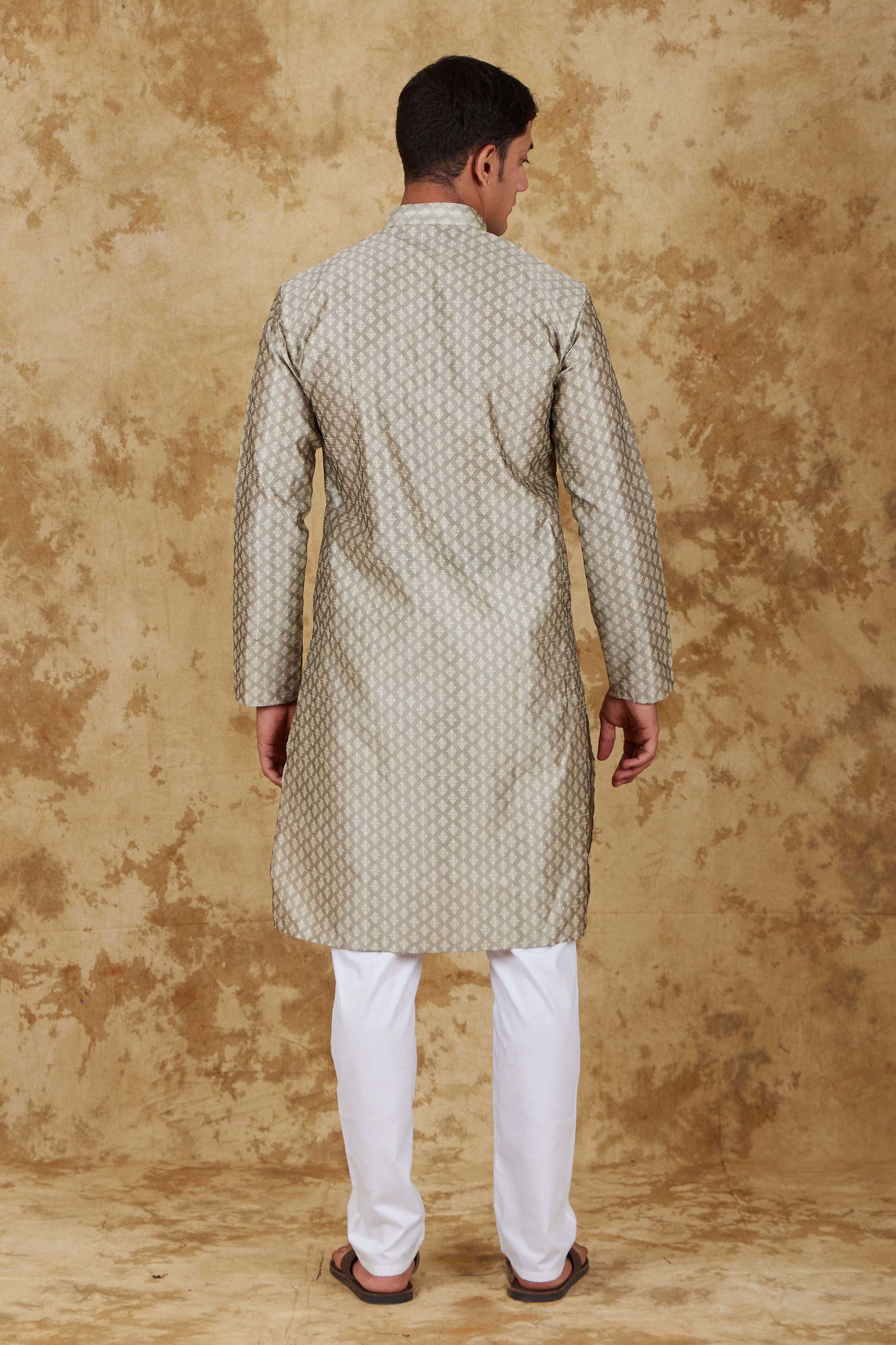 Bluesaanchi Men's Sliver Banarasi Silk Kurta Set | Swadesiicart
