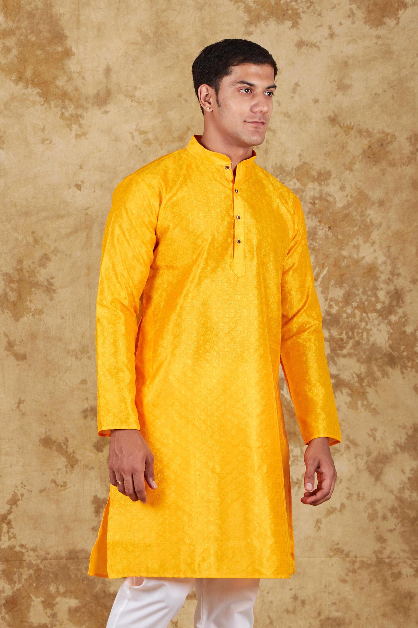 Bluesaanchi Men's Yellow Banarasi Silk Kurta Set | Swadesiicart