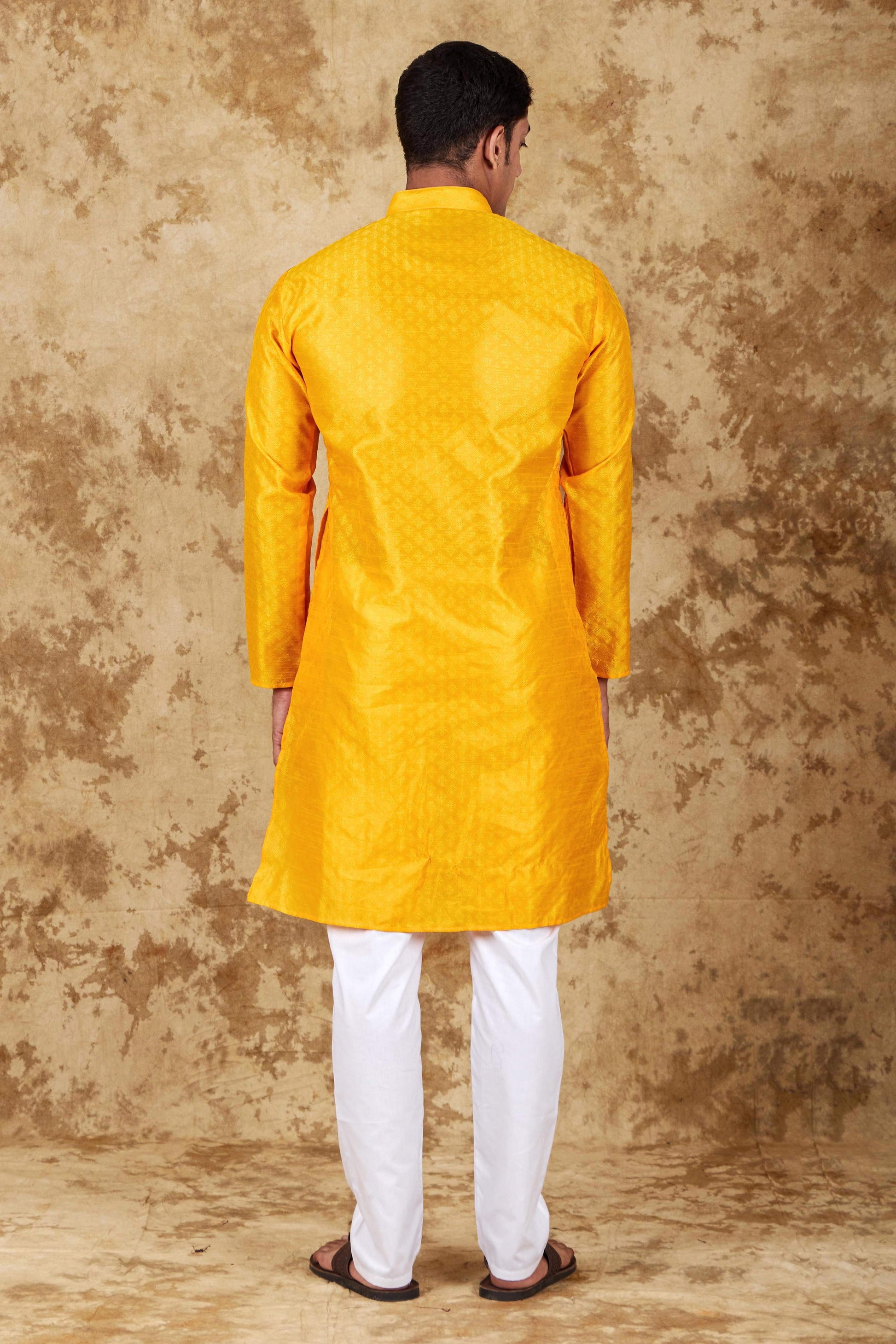 Bluesaanchi Men's Yellow Banarasi Silk Kurta Set | Swadesiicart