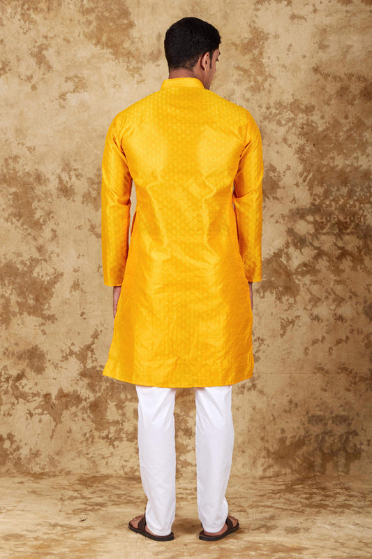 Bluesaanchi Men's Yellow Banarasi Silk Kurta Set | Swadesiicart