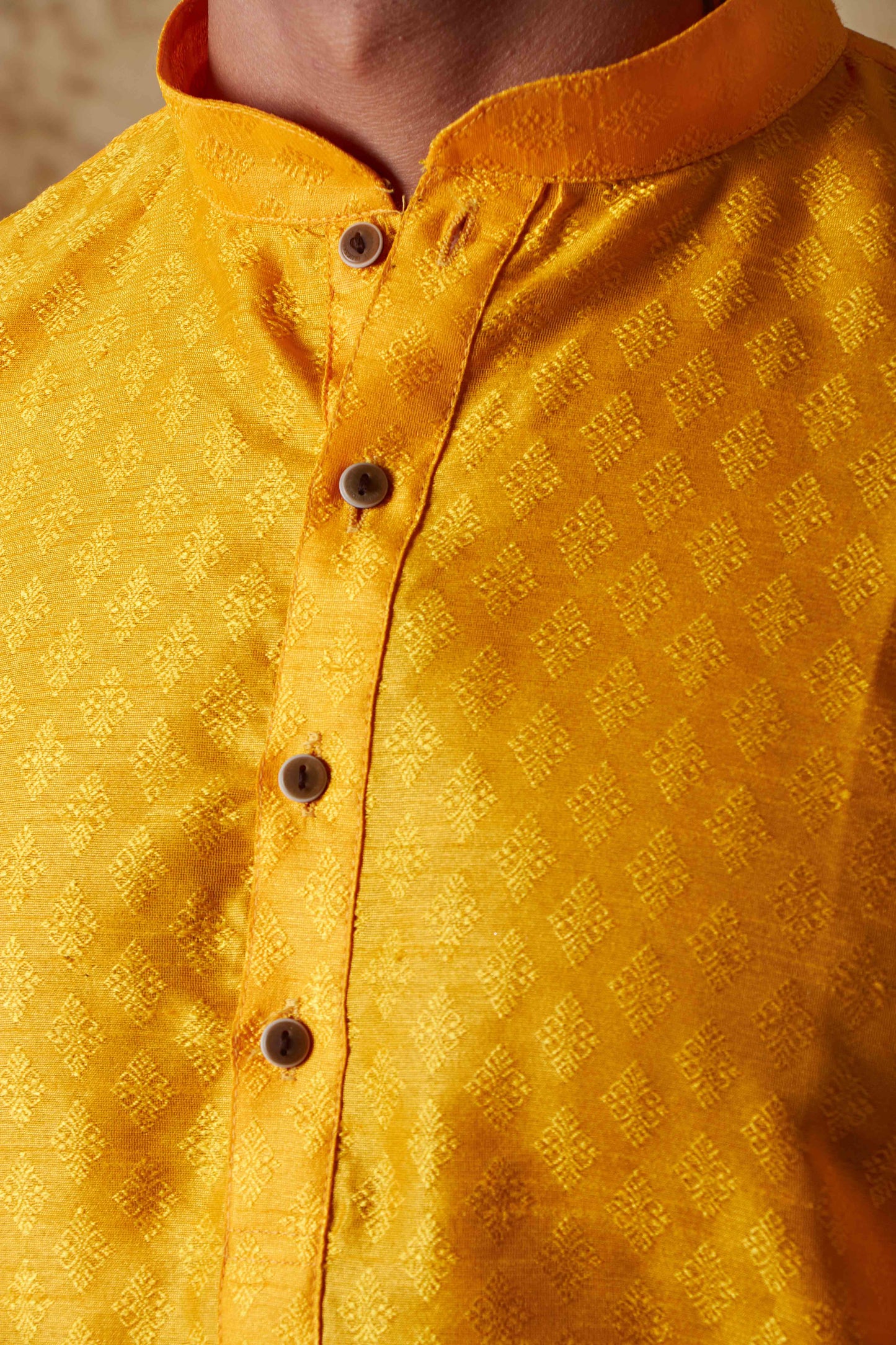 Bluesaanchi Men's Yellow Banarasi Silk Kurta Set | Swadesiicart