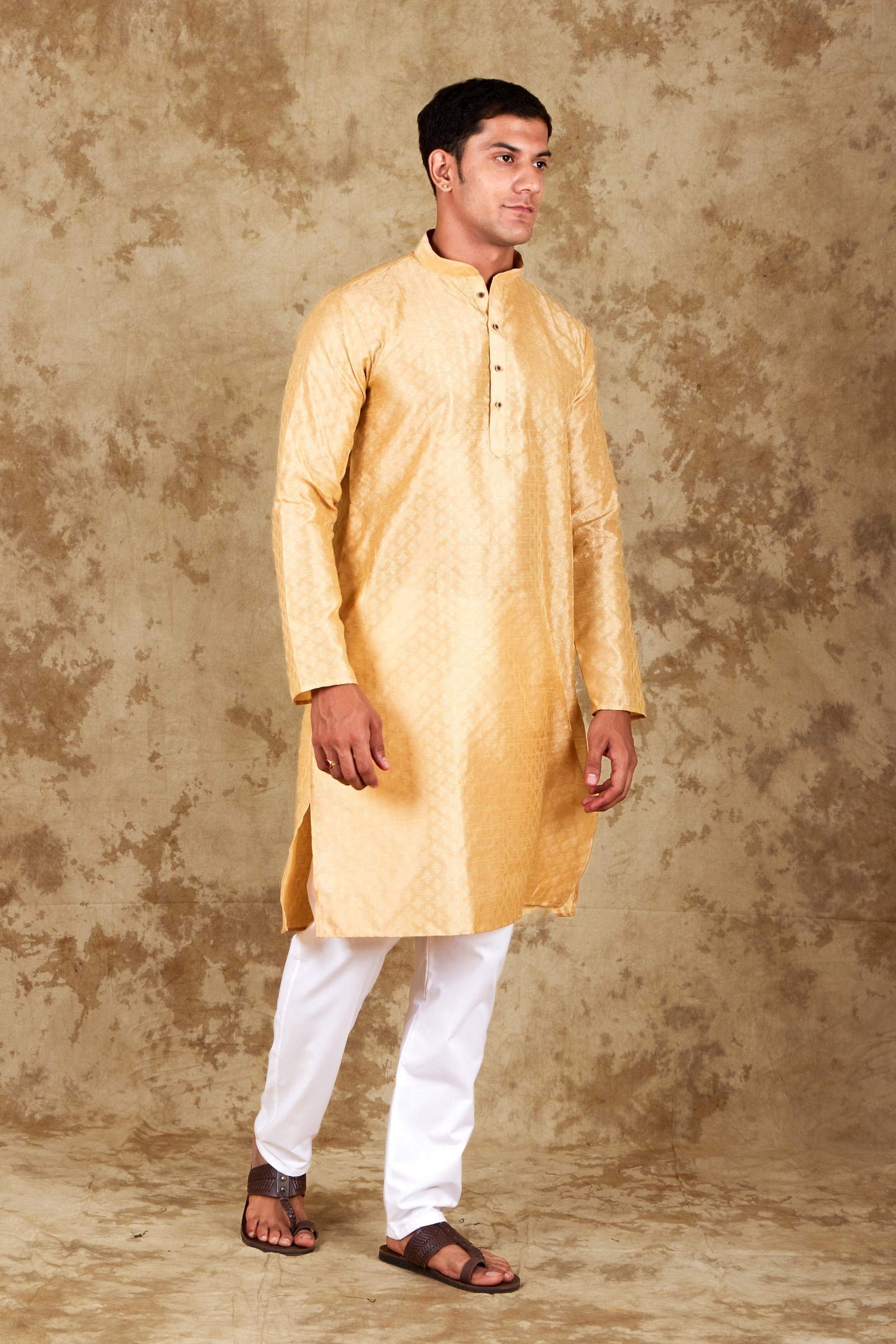 Bluesaanchi Men's Cream Banarasi Silk Kurta Set | Swadesiicart