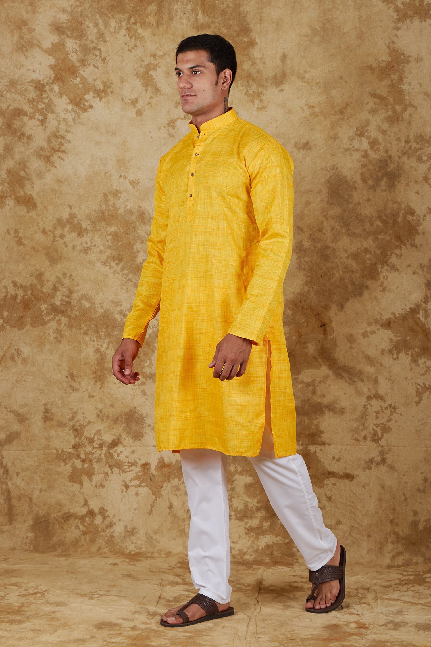 Bluesaanchi Men's Yellow Textured Kurta Set | Swadesiicart