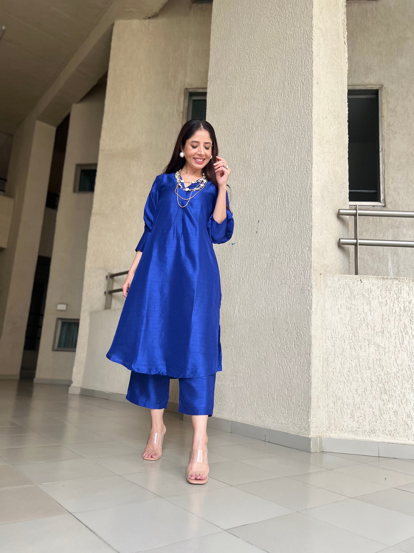 trueBrowns Blue Textured Silk Puff Sleeve Kurta Pant Set | Swadesiicart