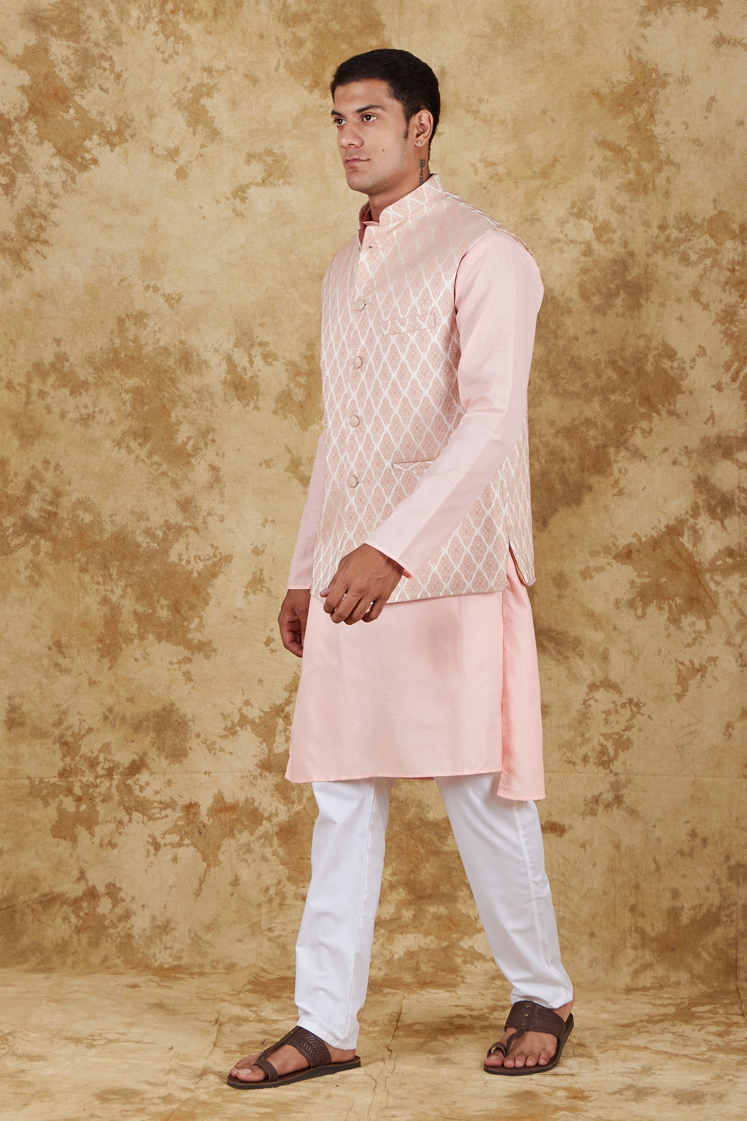 Bluesaanchi Men's Jacquard Rosy Waistcoat Kurta Pajama Set | Swadesiicart
