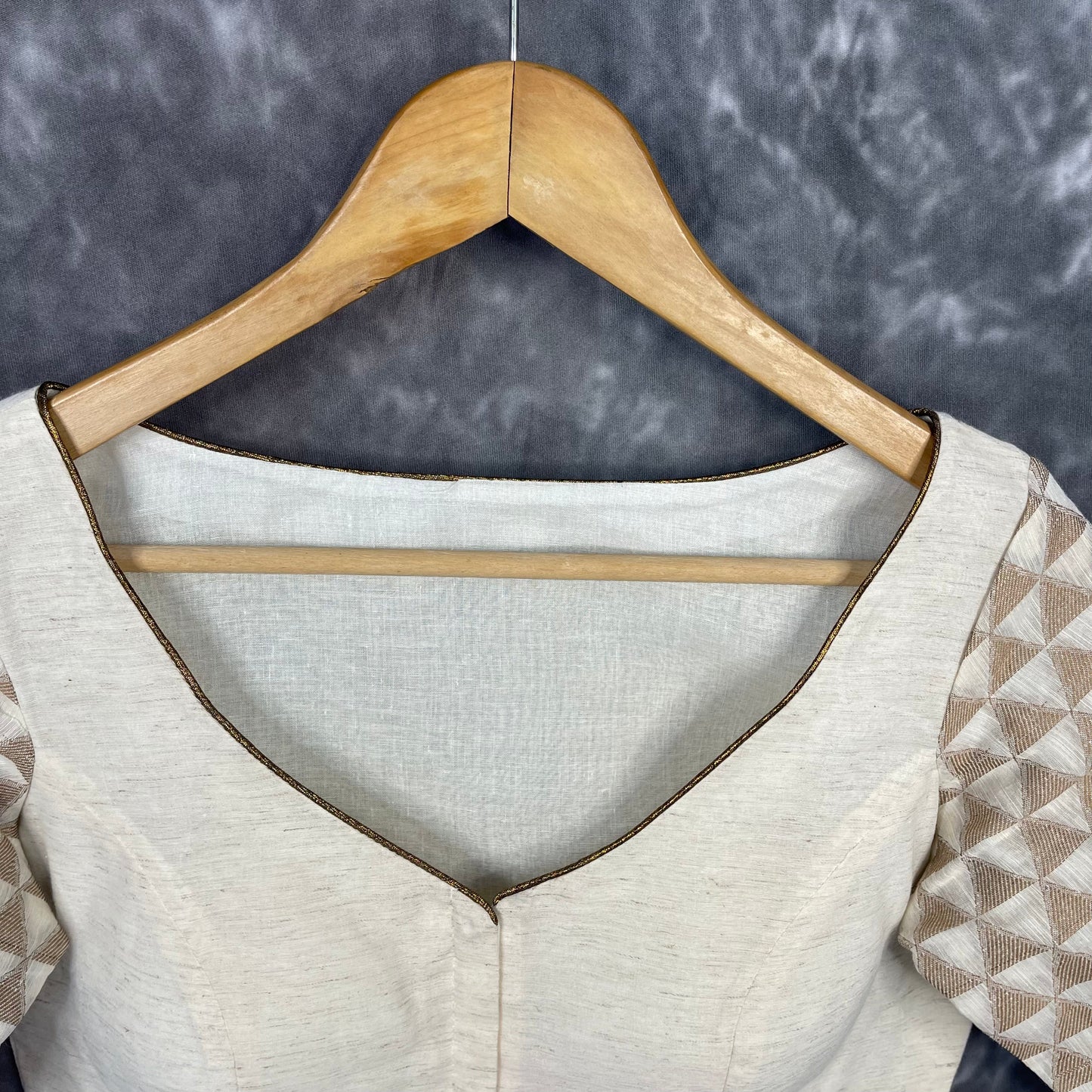 Barf Ki Saugat Cream Coloured Chanderi Cotton & Chanderi Broket Ready to Wear Blouse - kapda Tailor | Swadesiicart