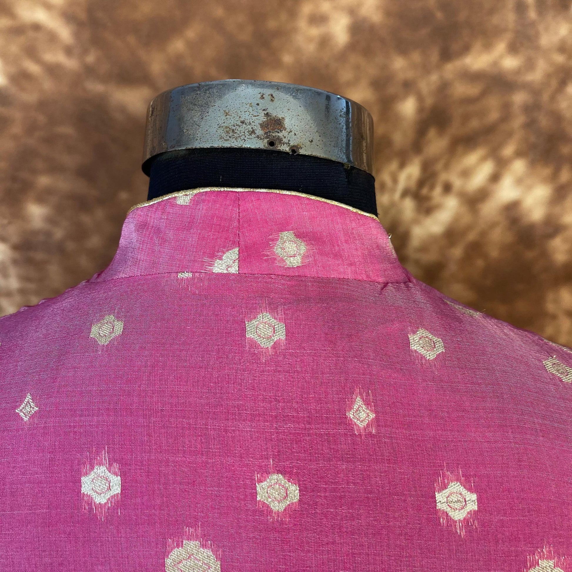 Mann Mohanaa Pink Coloured Chanderi Broket Ready to Wear Blouse - kapda Tailor | Swadesiicart