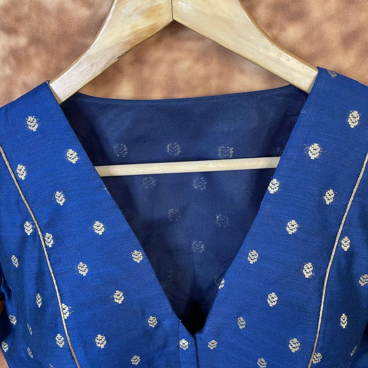 Coral Jari Buta Blue Coloured Silk With Zari Buta Ready to Wear Blouse - kapda Tailor | Swadesiicart