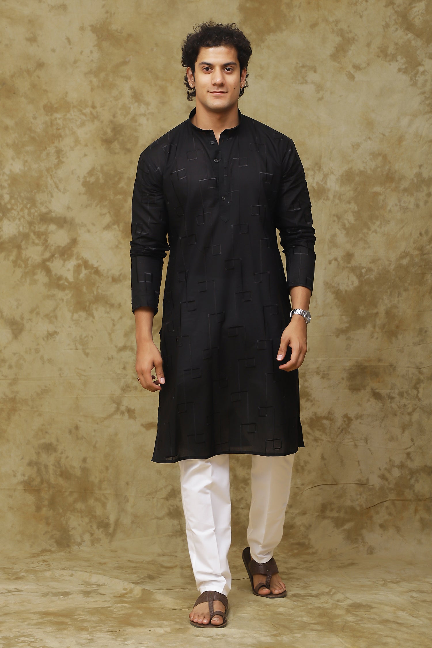 Bluesaanchi Men's Cotton Zari Embroidered Kurta Set - Black | Swadesiicart