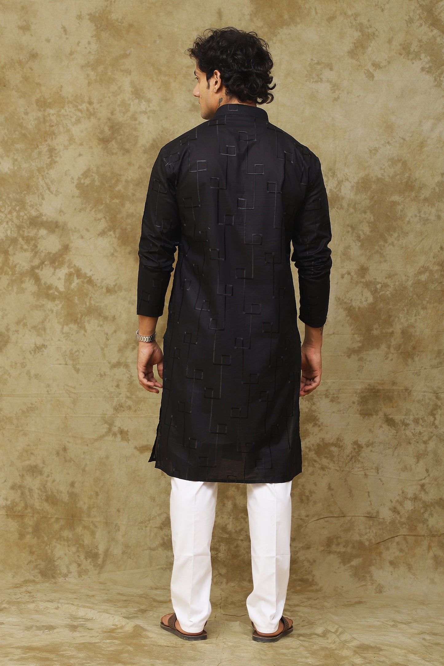 Bluesaanchi Men's Cotton Zari Embroidered Kurta Set - Black | Swadesiicart