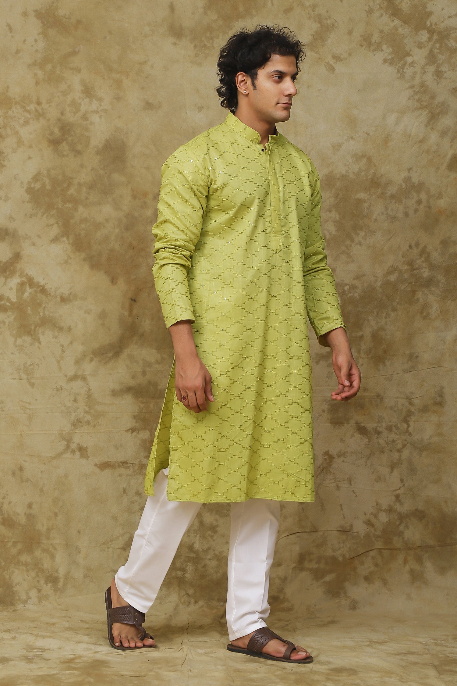 Bluesaanchi Men's Mehendi Brick Zigzag Embroidered Kurta Set | Swadesiicart