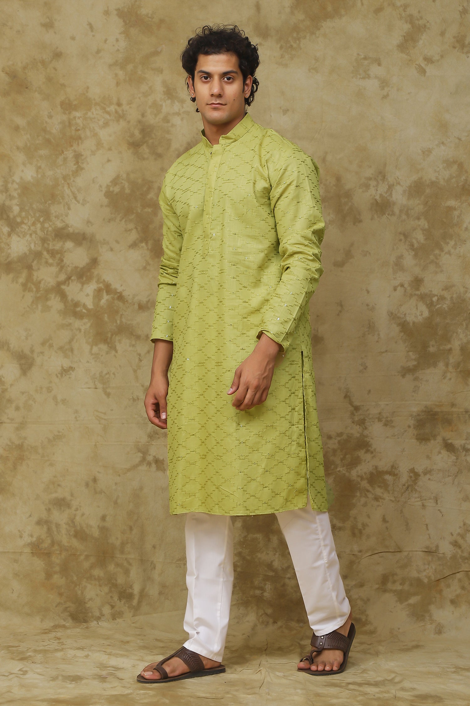 Bluesaanchi Men's Mehendi Brick Zigzag Embroidered Kurta Set | Swadesiicart