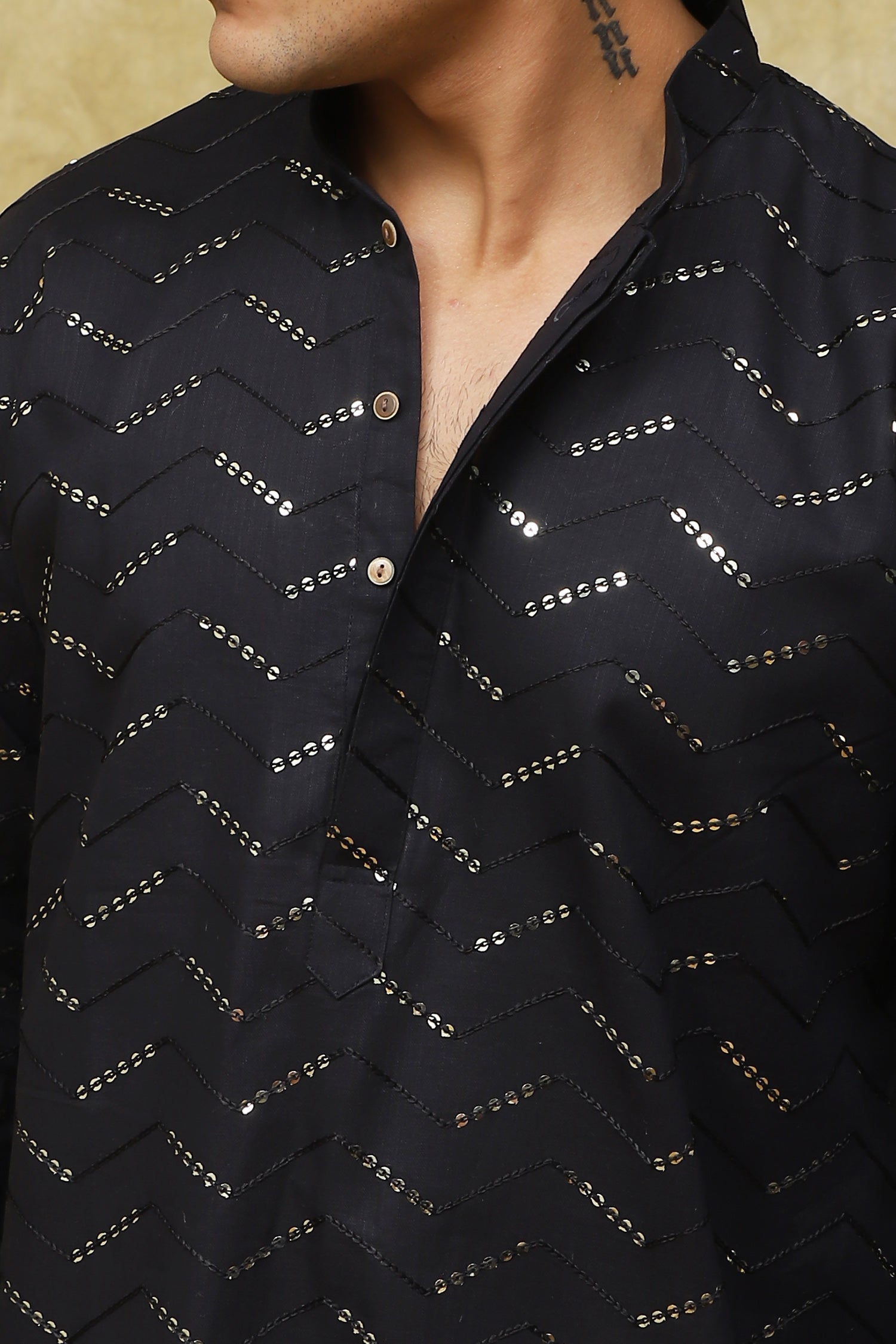 Bluesaanchi Men's Black Zigzag Sequin Kurta Set | Swadesiicart