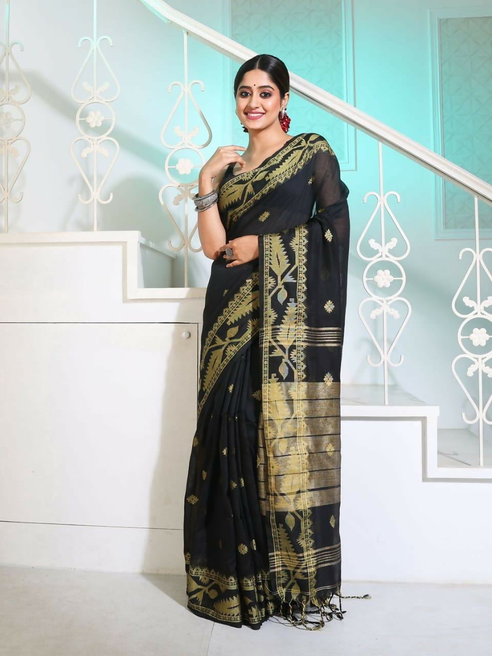 Exclusive Collection Beautiful Black Pure Cotton Woven Handloom Saree With Running Blouse Piece - Swadesiicart