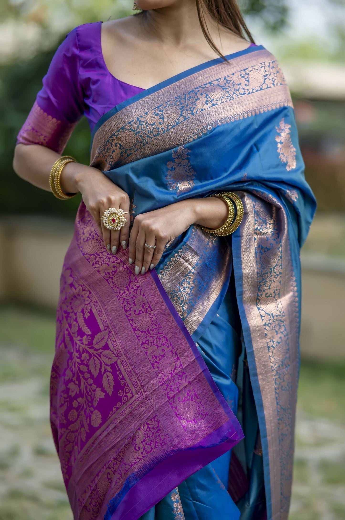 Vishnu Weaves Women's Blue Banarasi Silk Saree with Blouse - Swadesiicart
