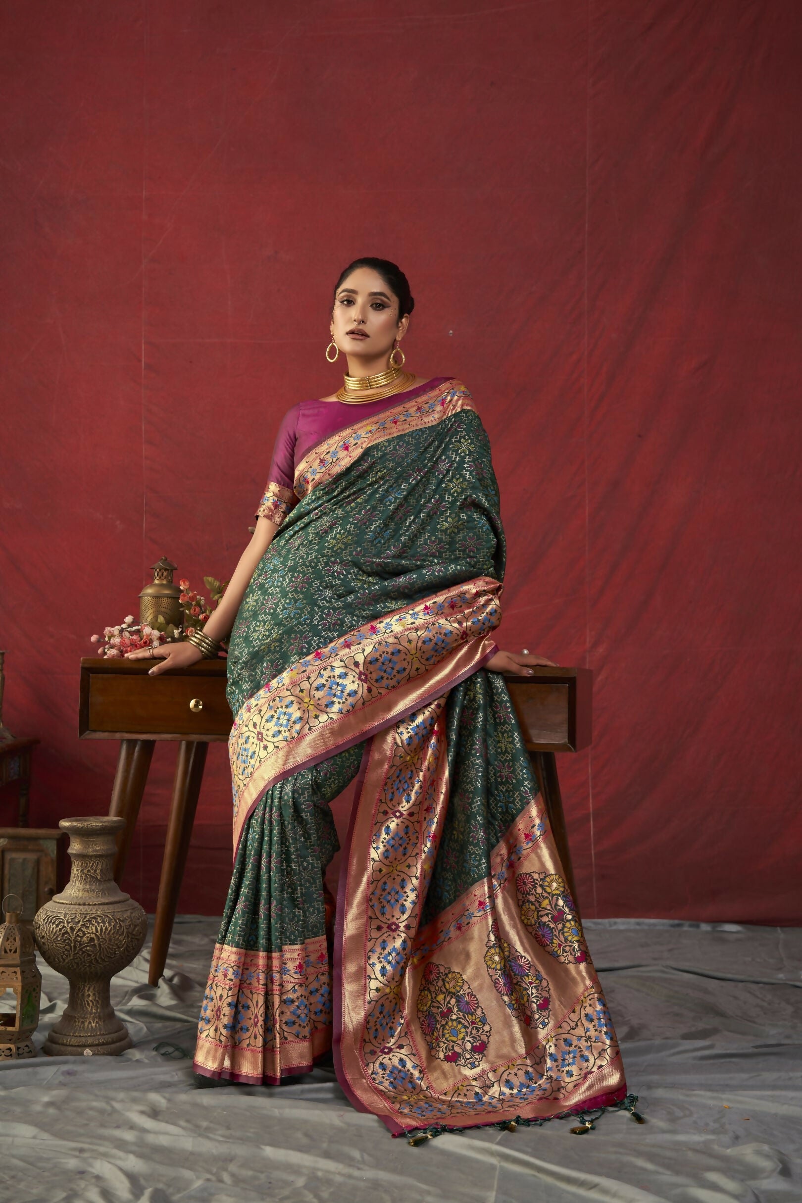 Vishnu Weaves Women's Bt-Green Paithani Silk Saree with Blouse - Swadesiicart