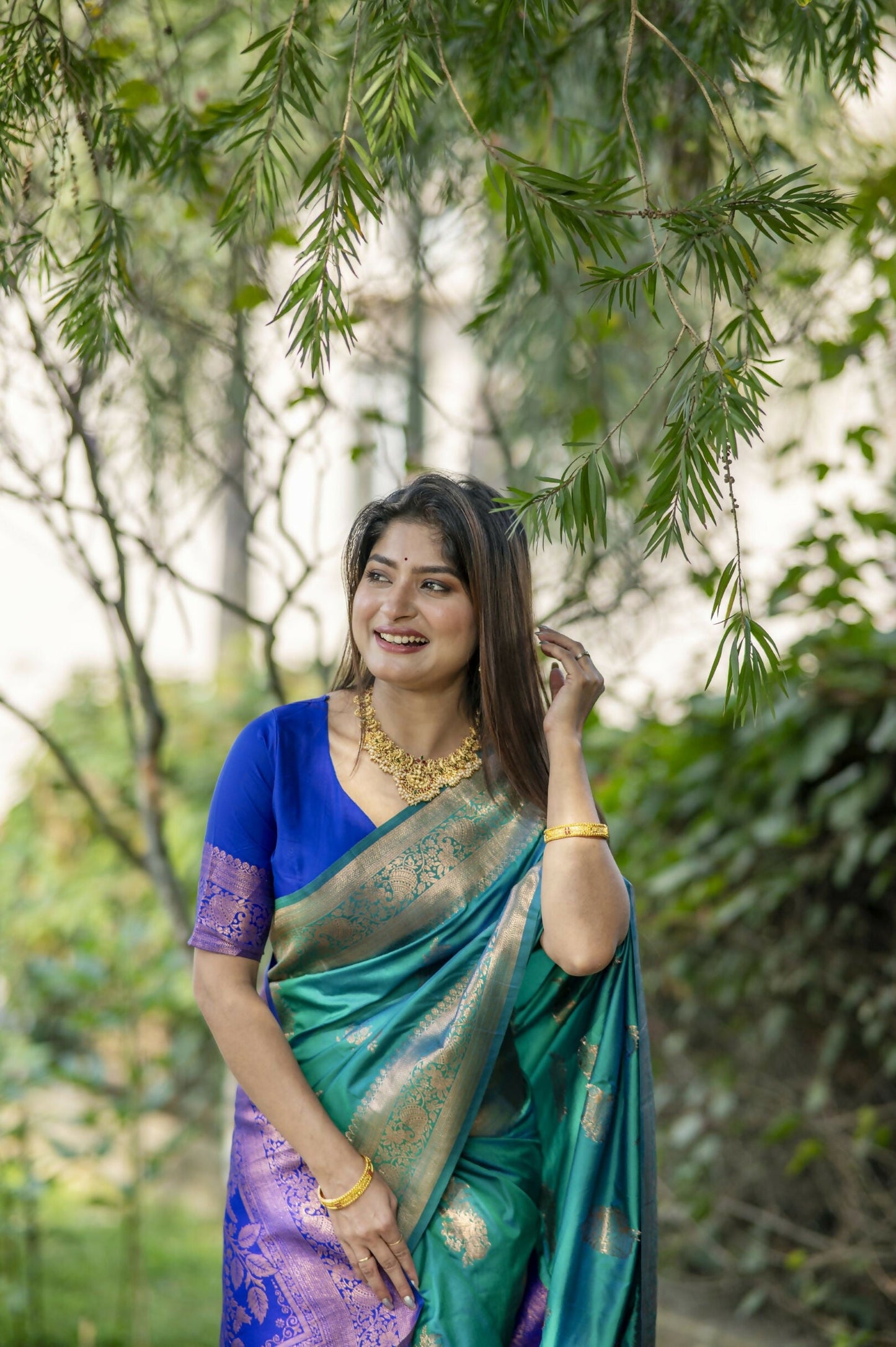 Vishnu Weaves Women's Rama Banarasi Silk Saree with Blouse - Swadesiicart