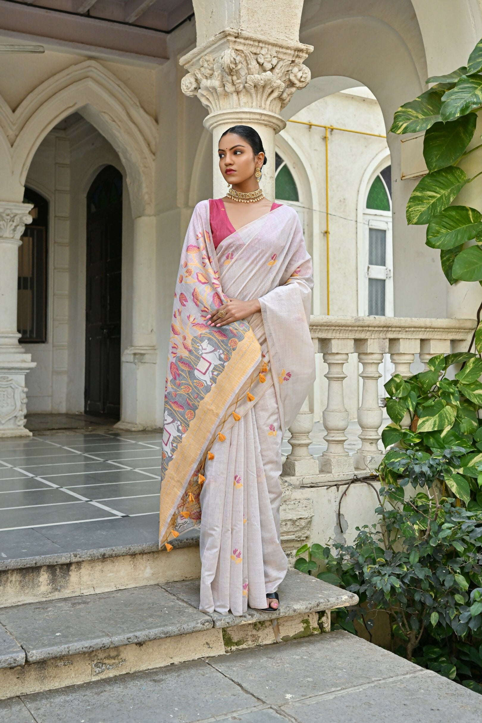 Vishnu Weaves Women's Yellow Muga Cotton Saree with Blouse - Swadesiicart