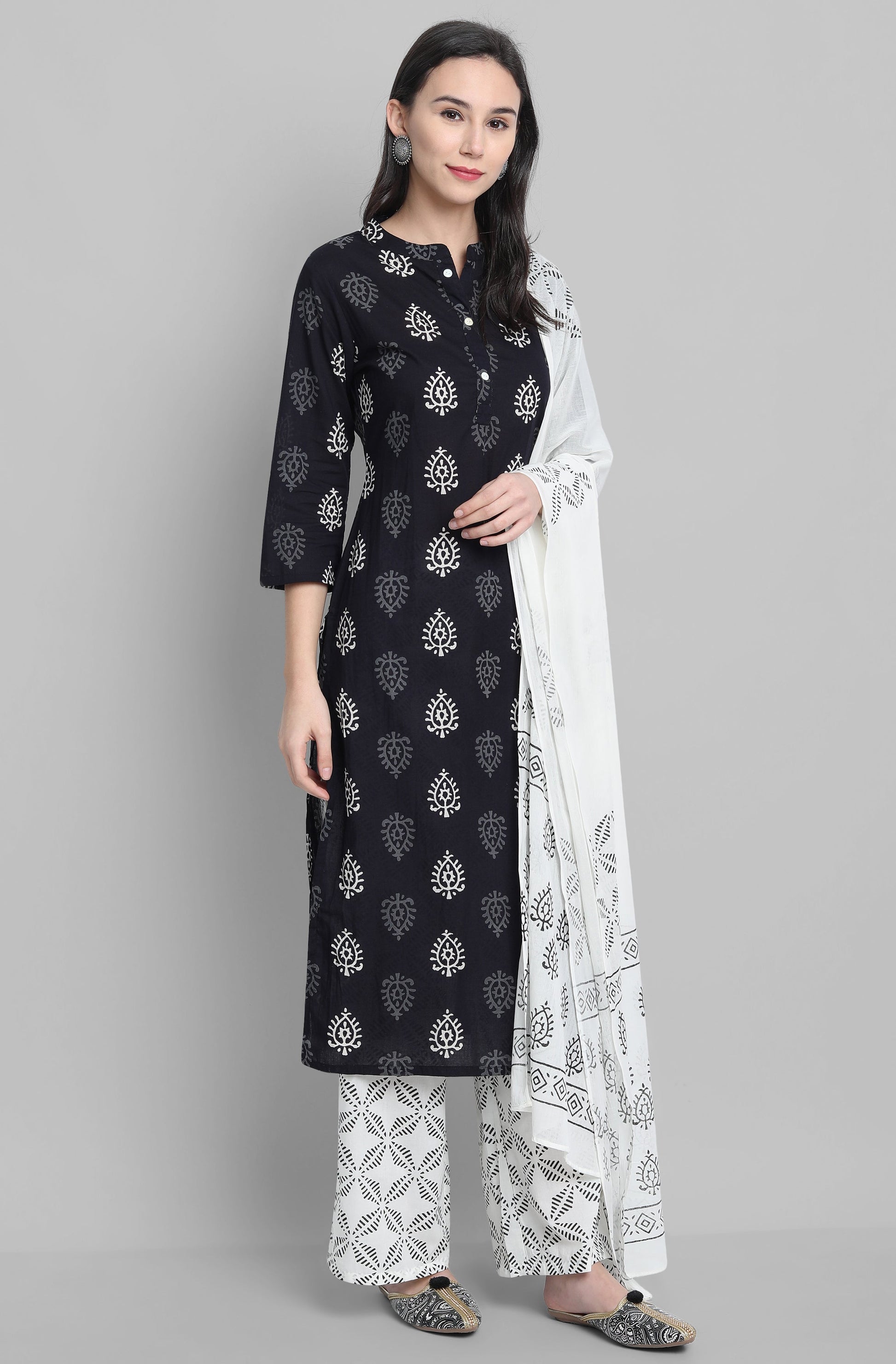 Janasya Women's Black Cotton Block Print Kurta With Palazzo And Dupatta | Swadesiicart
