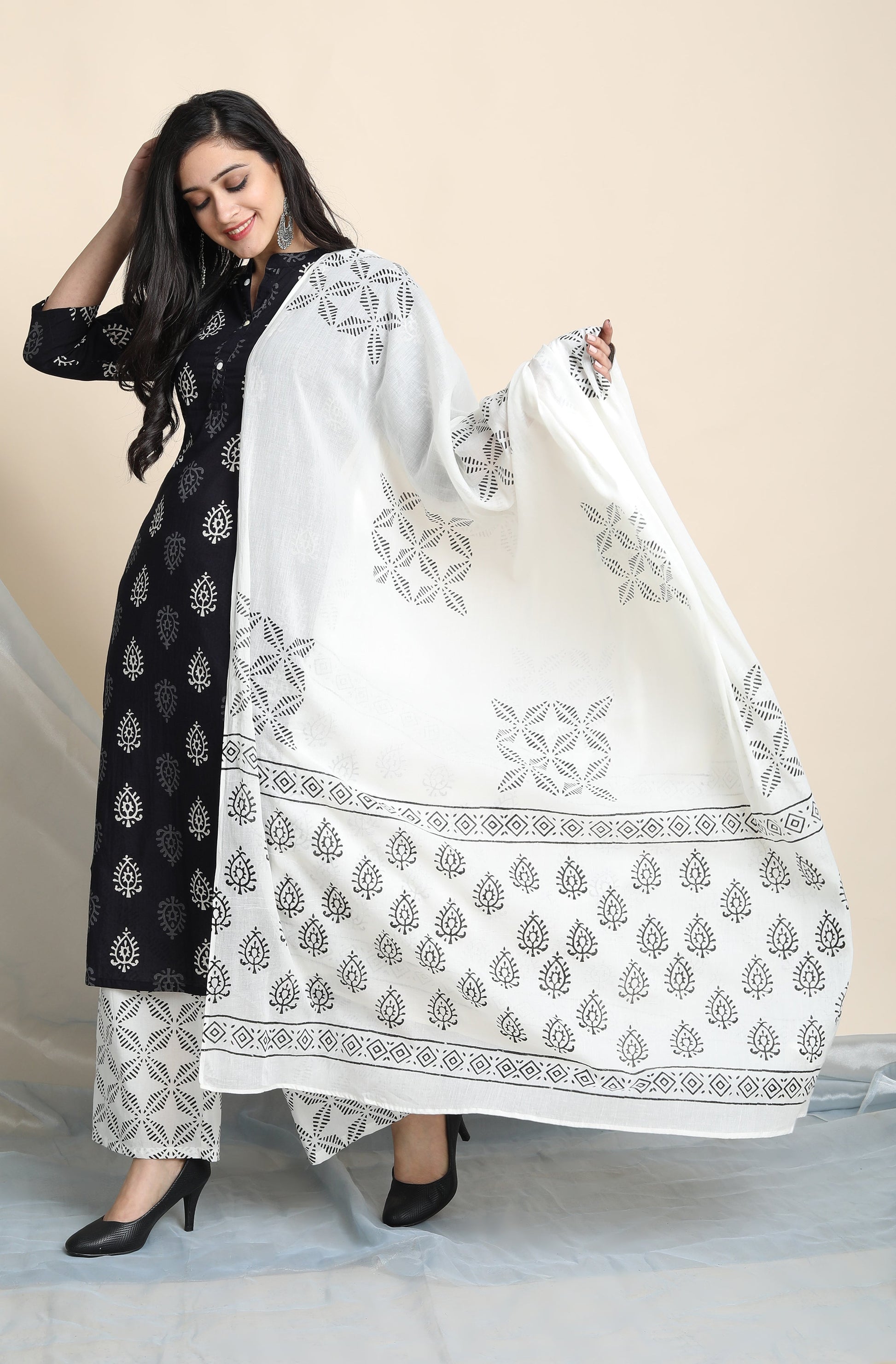 Janasya Women's Black Cotton Block Print Kurta With Palazzo And Dupatta | Swadesiicart
