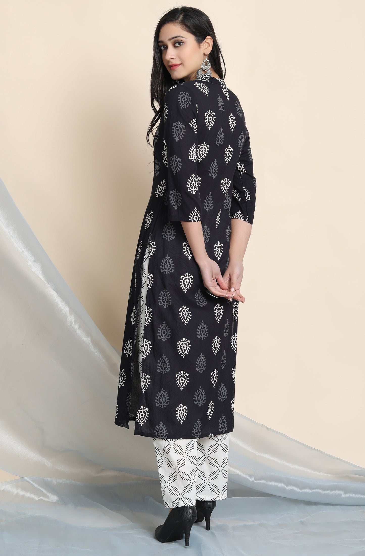 Janasya Women's Black Cotton Block Print Kurta With Palazzo And Dupatta | Swadesiicart