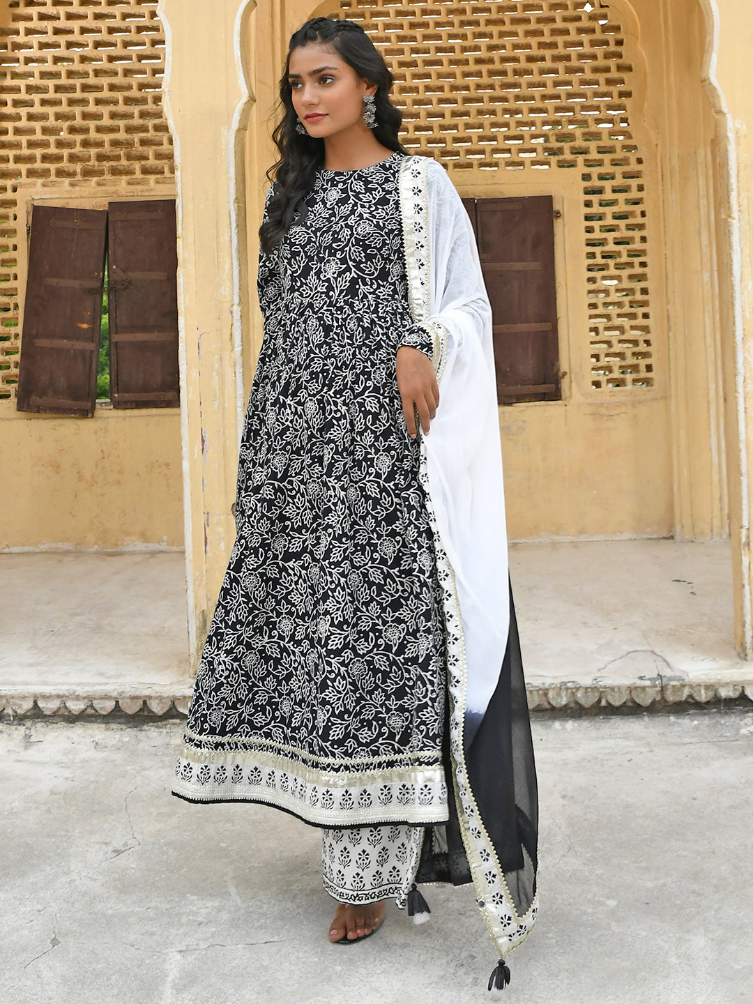 Janasya Women's Black Cotton Floral Print Kurta With Palazzo And Dupatta | Swadesiicart