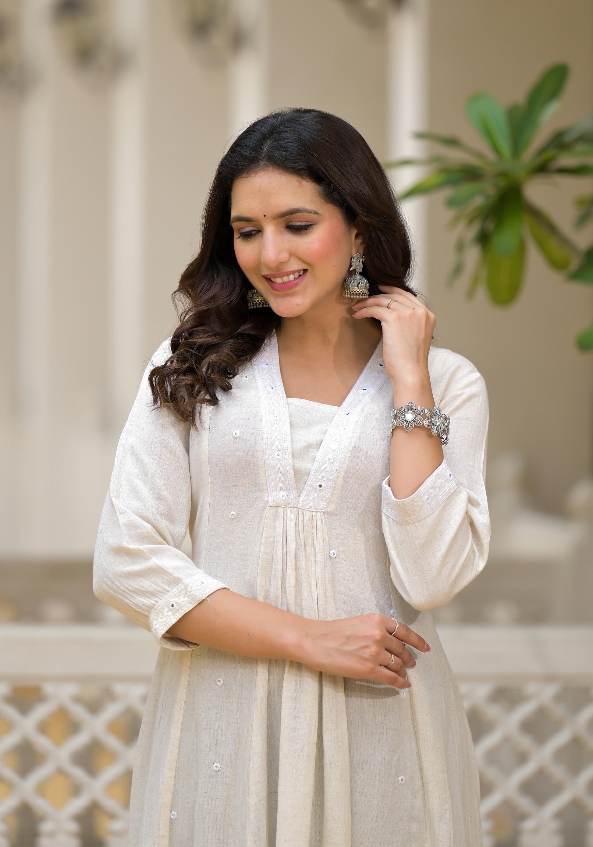 Juniper Off-White Solid Kurta With Mirror Work - Swadesiicart