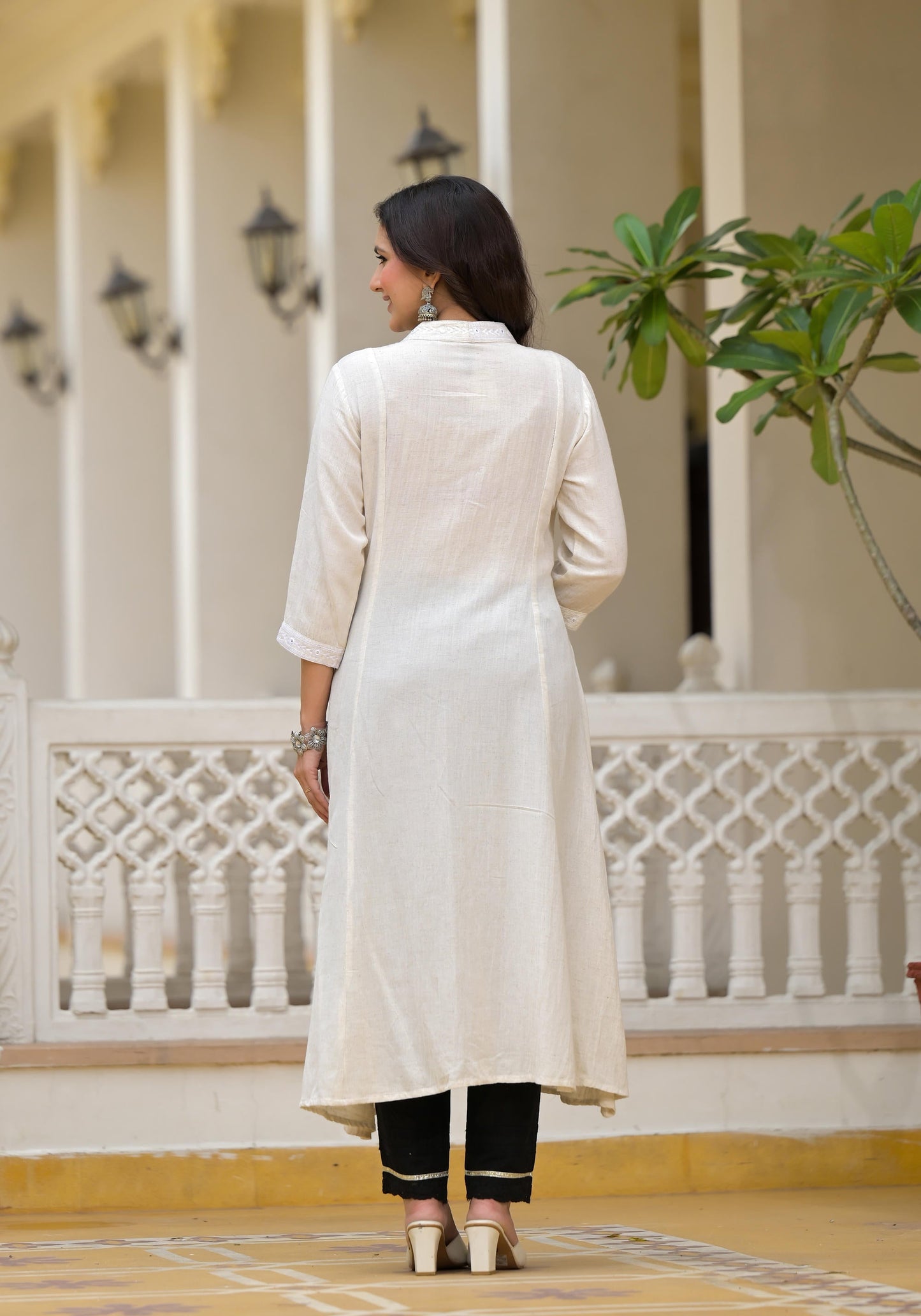 Juniper Off-White Solid Kurta With Mirror Work - Swadesiicart