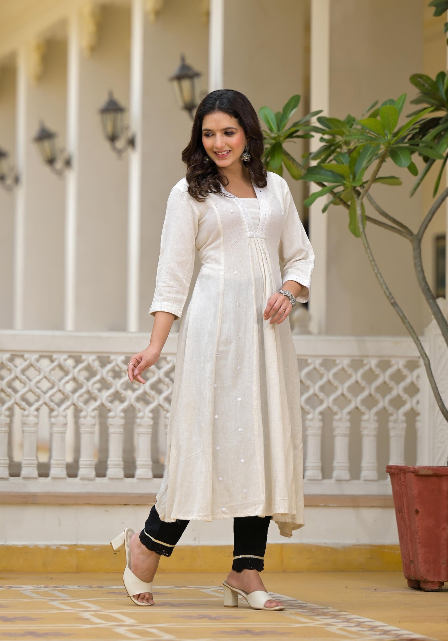 Juniper Off-White Solid Kurta With Mirror Work - Swadesiicart