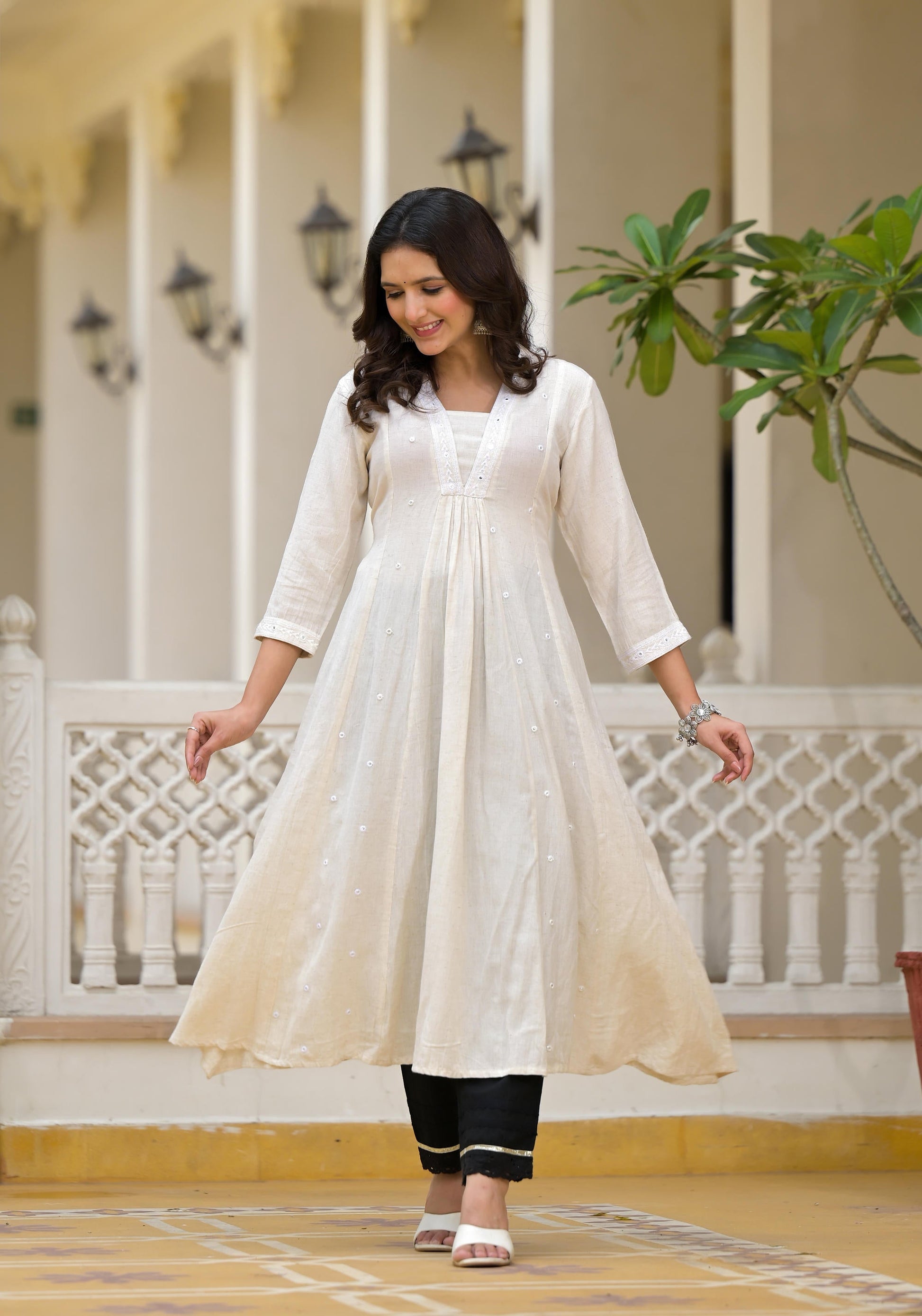 Juniper Off-White Solid Kurta With Mirror Work - Swadesiicart