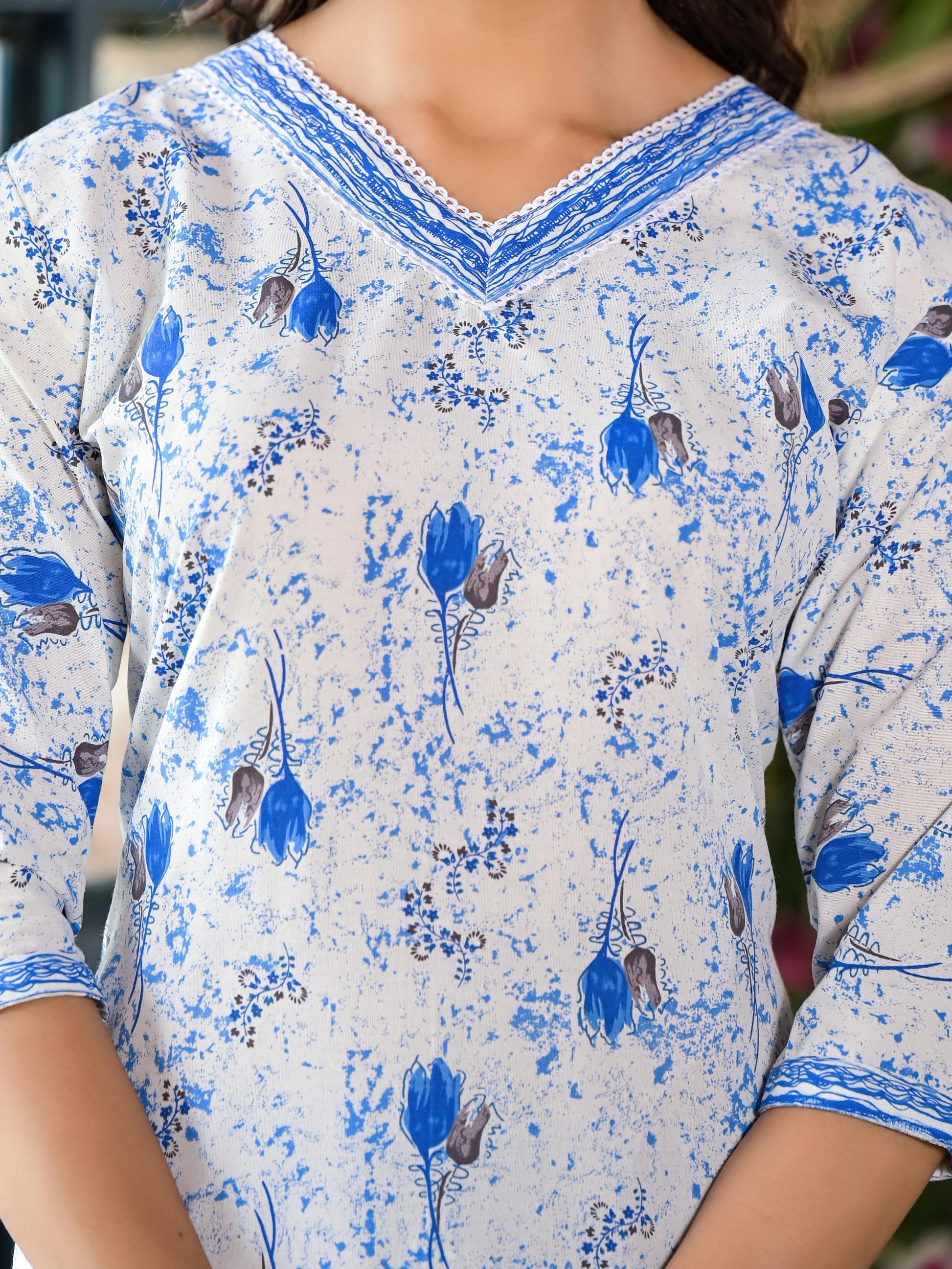 Juniper Women's Blue Floral Printed Cotton Kurta & Pant Set With Lace - Swadesiicart