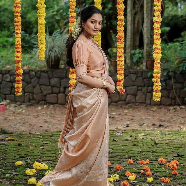 DEIANA'S Beautiful Designer Golden zari Soft Lichi Silk Saree - White - Swadesiicart