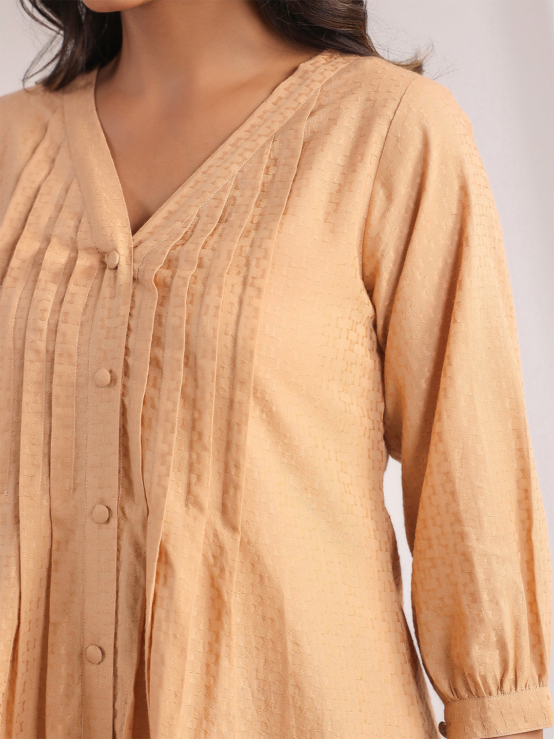 Janasya Pleated Jacquard Peach Self Design V-Neck Co-Ords - Swadesiicart