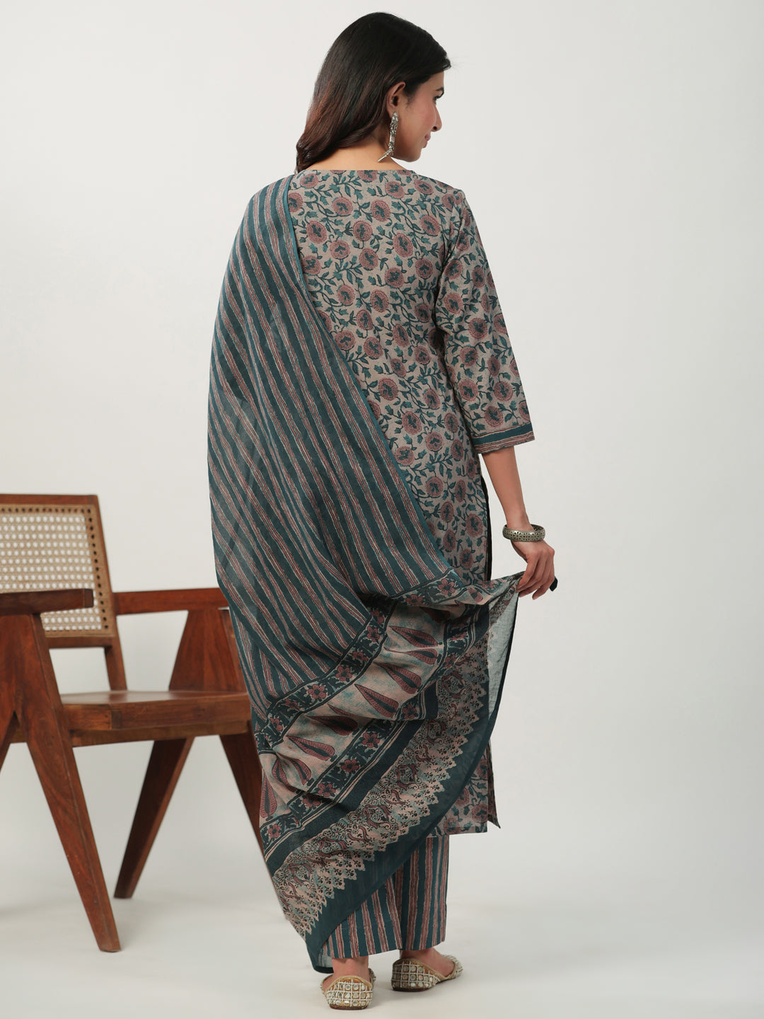 Janasya Straight Cambric Beige Floral Notch Neck Kurta Set - Swadesiicart
