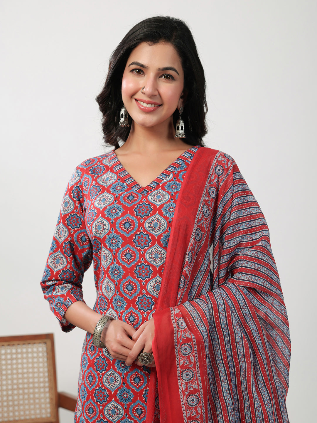 Janasya Straight Cambric Red Ethnic Motifs V-Neck Set - Swadesiicart