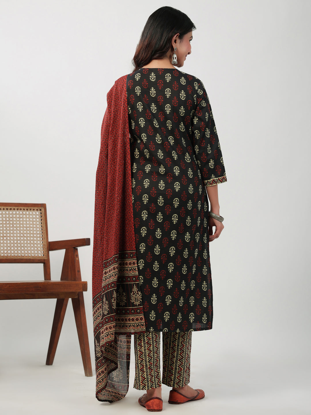 Janasya Black Cambric Ethnic Motifs Set | Swadesiicart