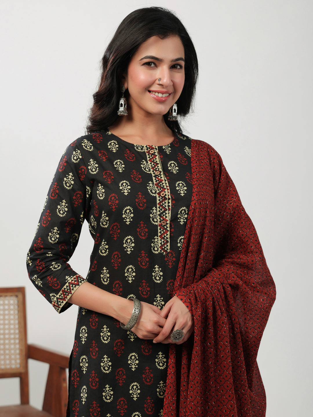 Janasya Straight Cambric Black Ethnic Motifs Round Neck Set - Swadesiicart
