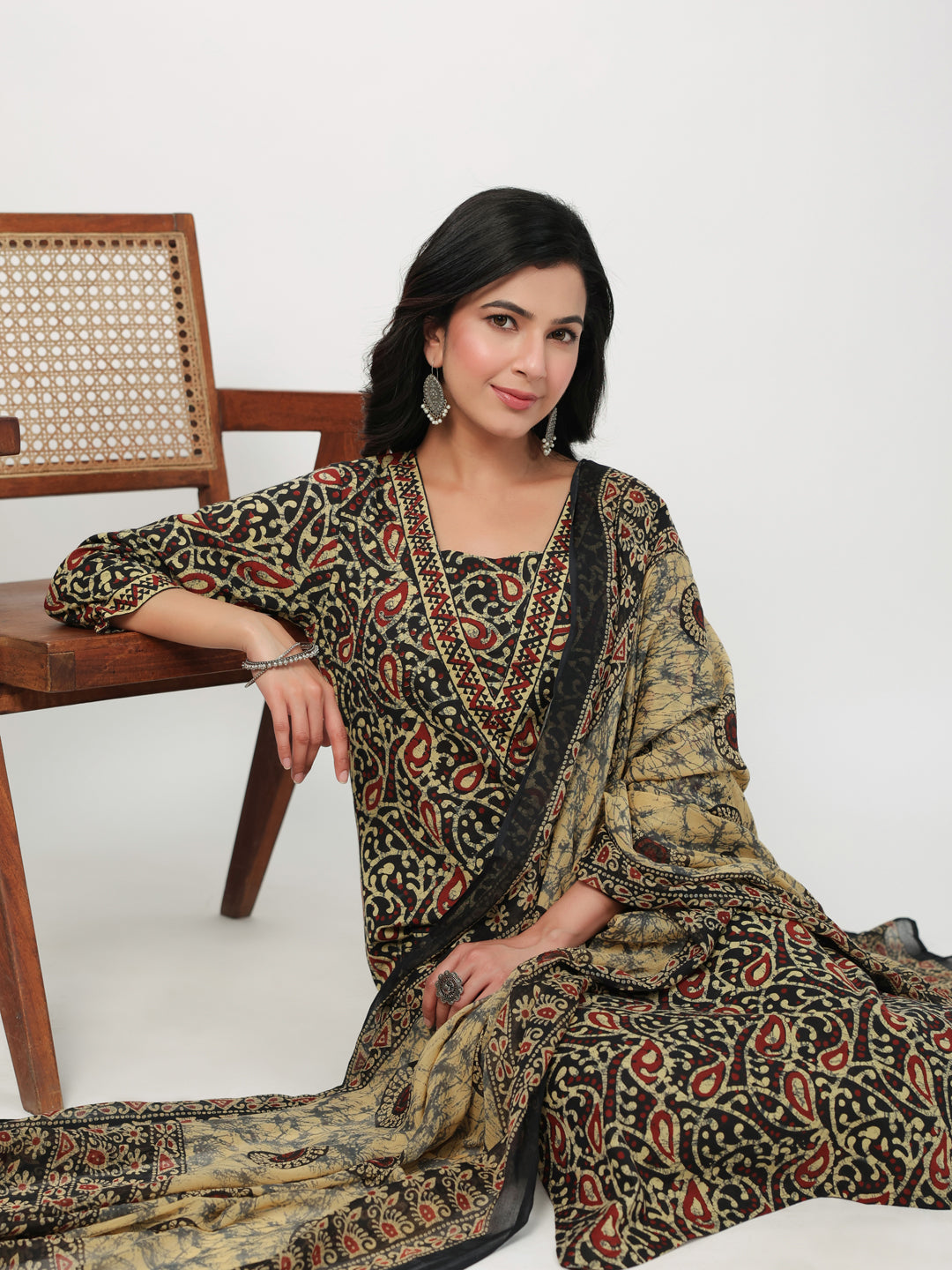 Janasya Straight Cambric Black Batik V-Neck Set | Swadesiicart