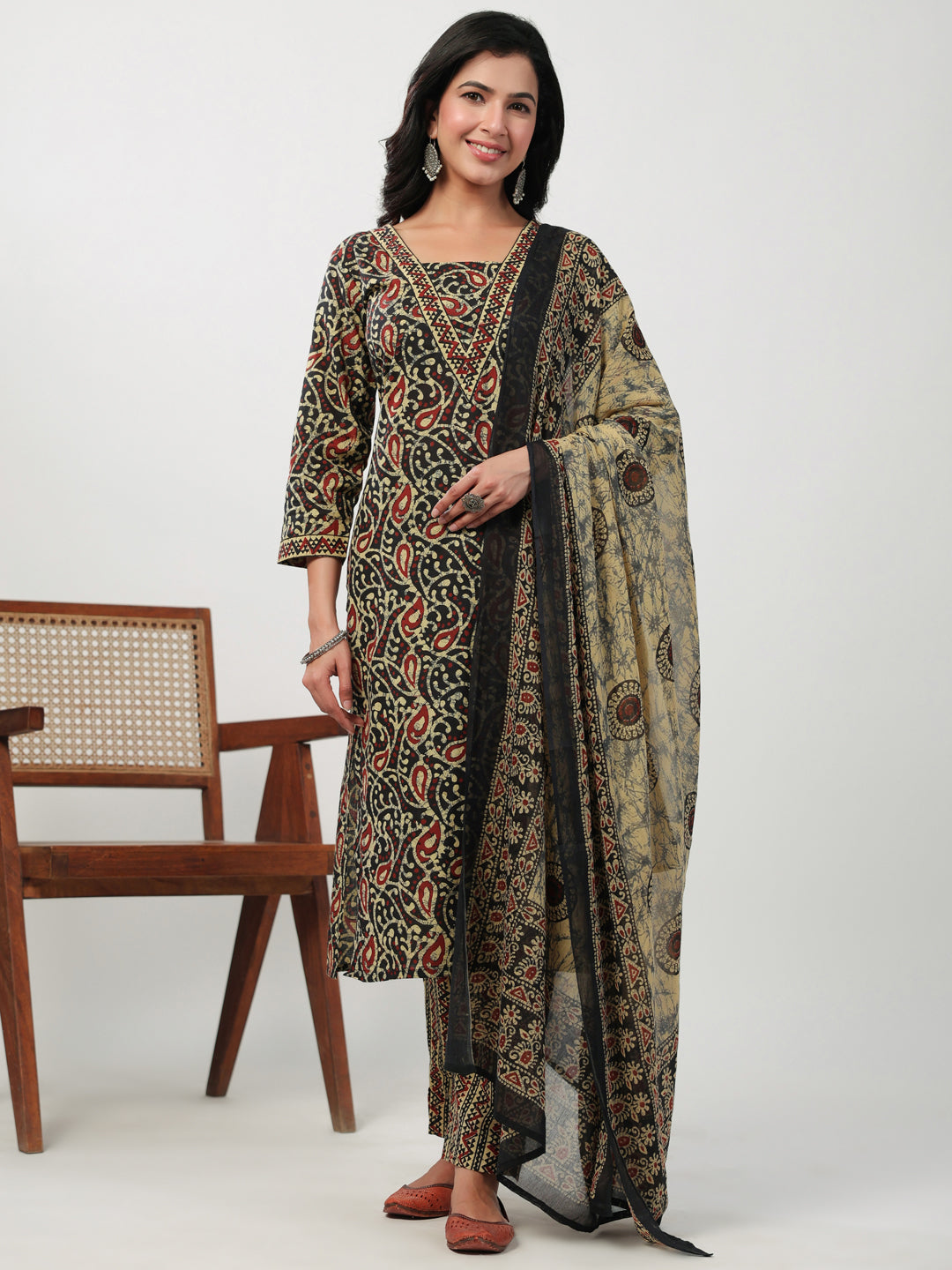 Janasya Straight Cambric Black Batik V-Neck Set | Swadesiicart