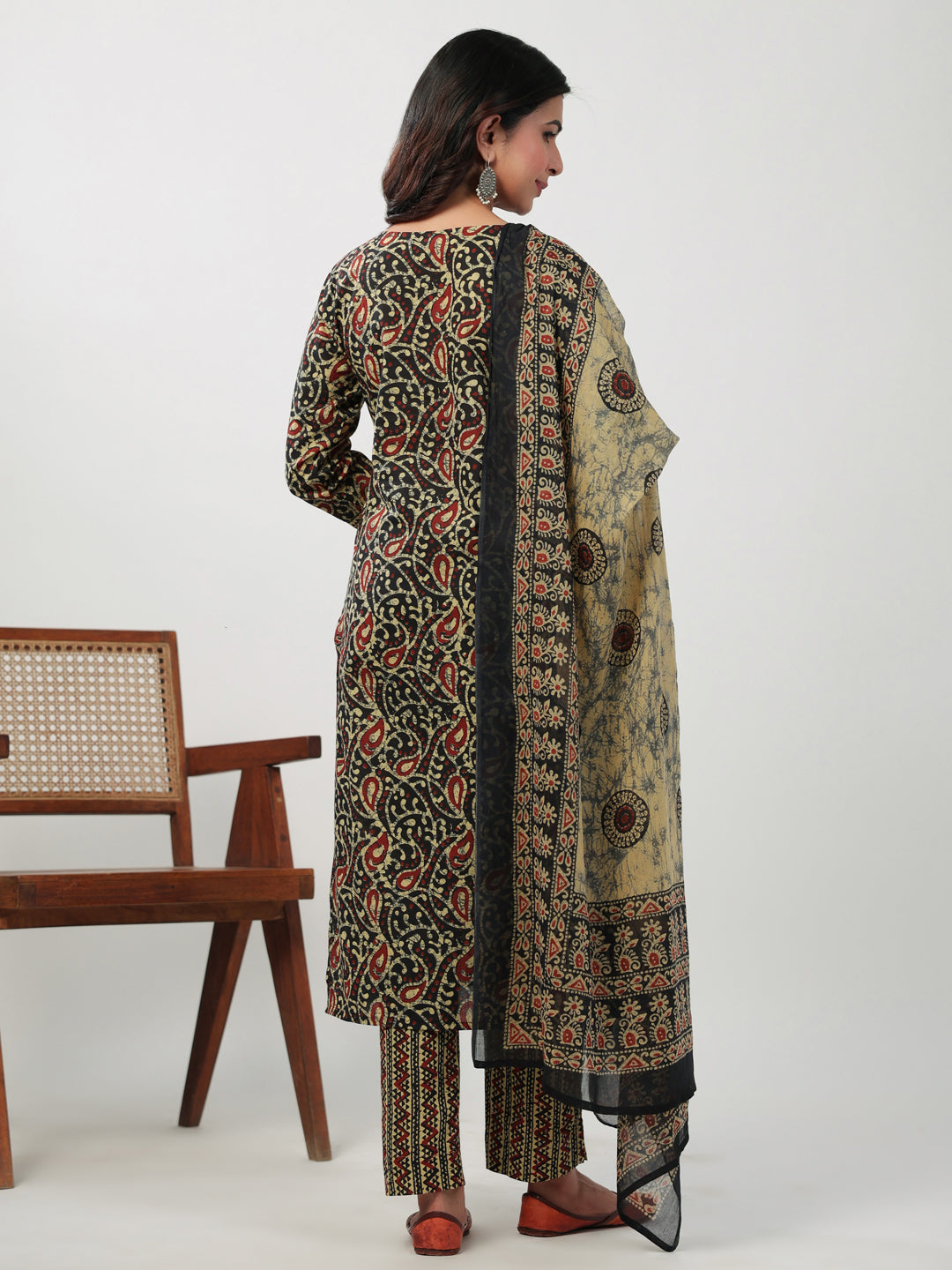 Janasya Straight Cambric Black Batik V-Neck Set | Swadesiicart