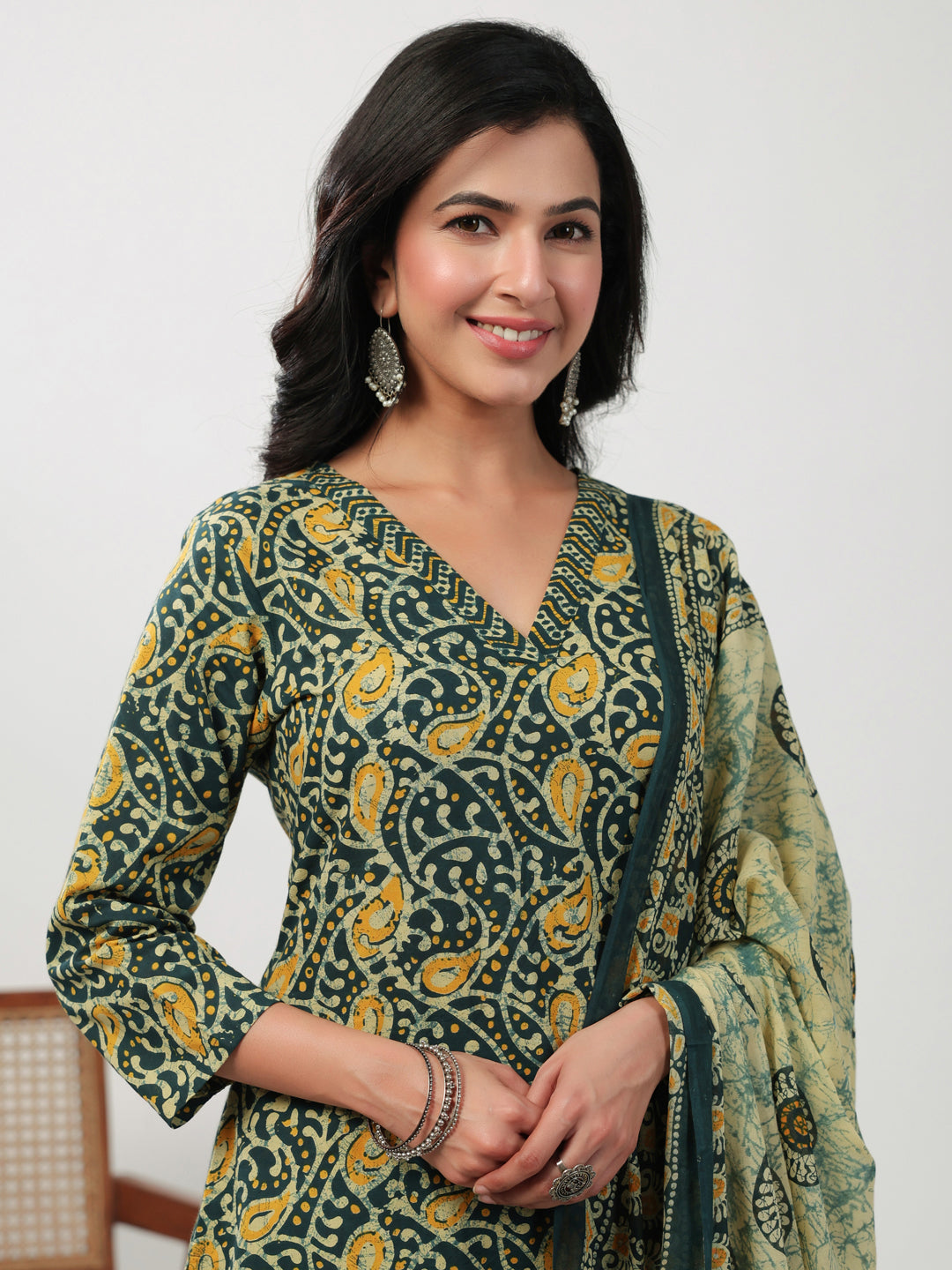 Janasya Straight Cambric Green Ethnic Motifs V-Neck Set | Swadesiicart