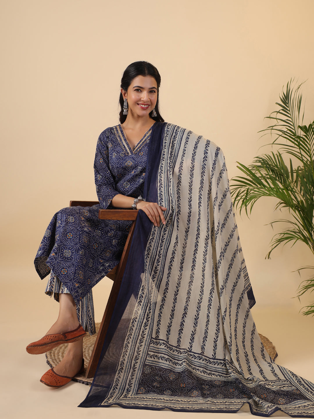 Janasya Straight Cambric Dark Blue Bandhani V-Neck with Band Collar Kurta Set | Swadesiicart