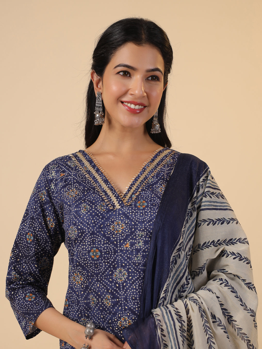 Janasya Straight Cambric Dark Blue Bandhani V-Neck with Band Collar Kurta Set | Swadesiicart
