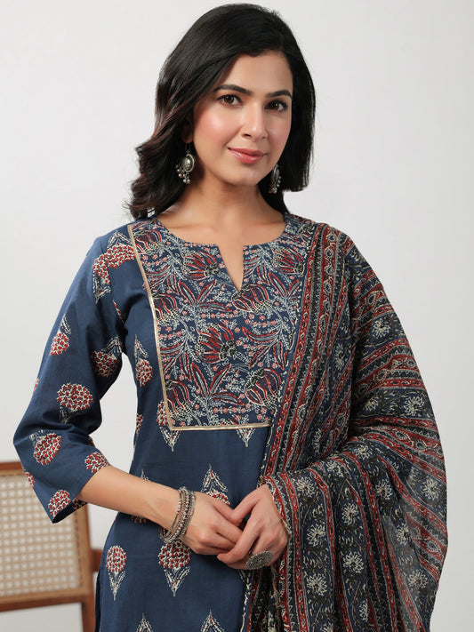 Janasya Regular Cambric Indigo Floral Notch Neck Kurta Set | Swadesiicart
