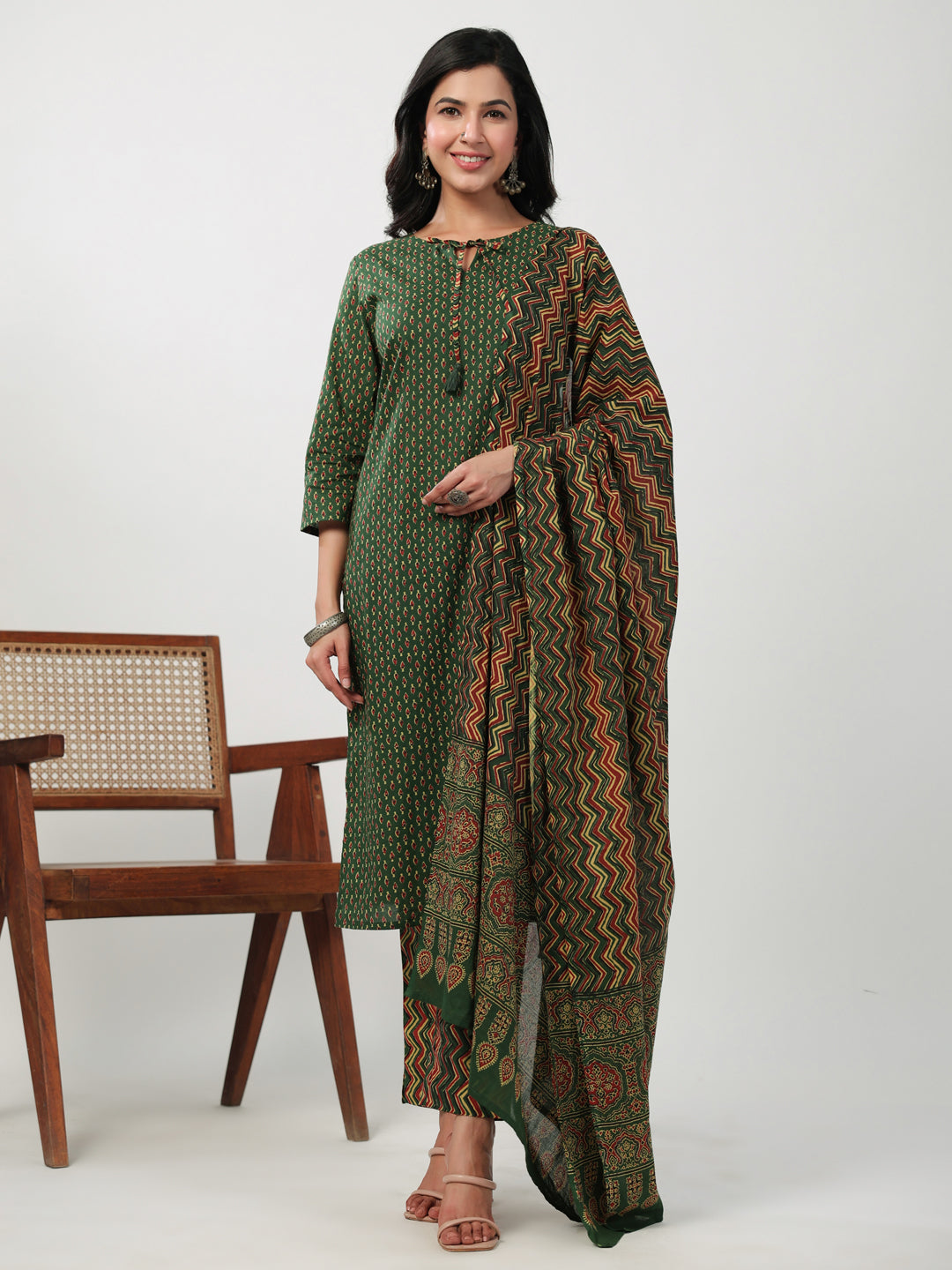 Janasya Straight Cambric Green Ethnic Motifs Notch Neck Set | Swadesiicart