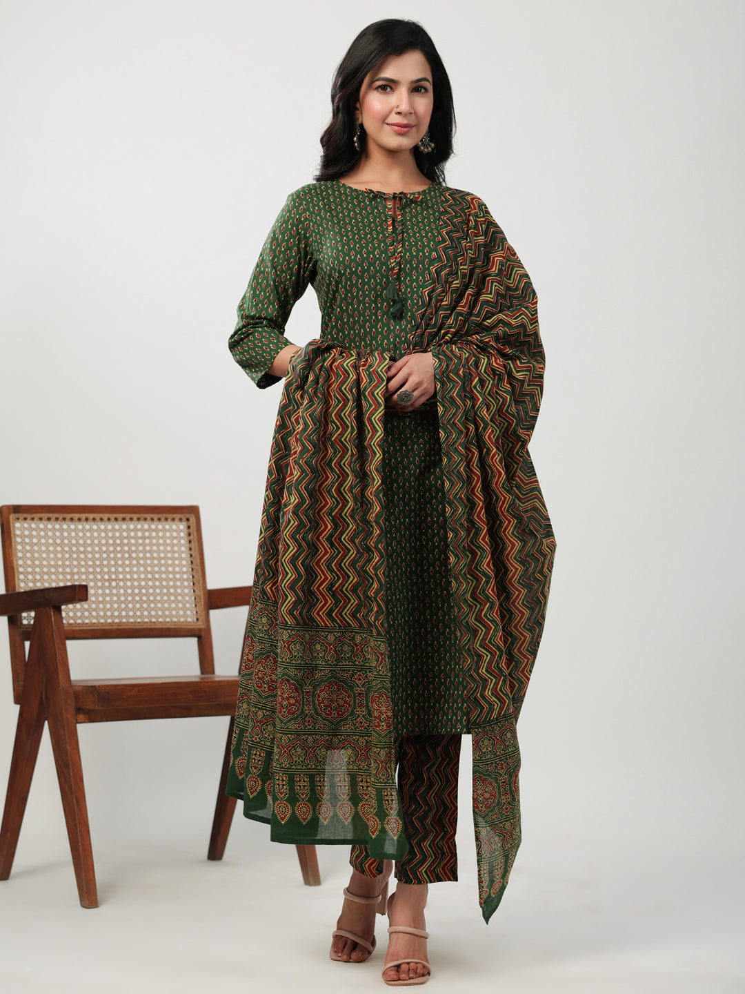 Janasya Straight Cambric Green Ethnic Motifs Notch Neck Set | Swadesiicart
