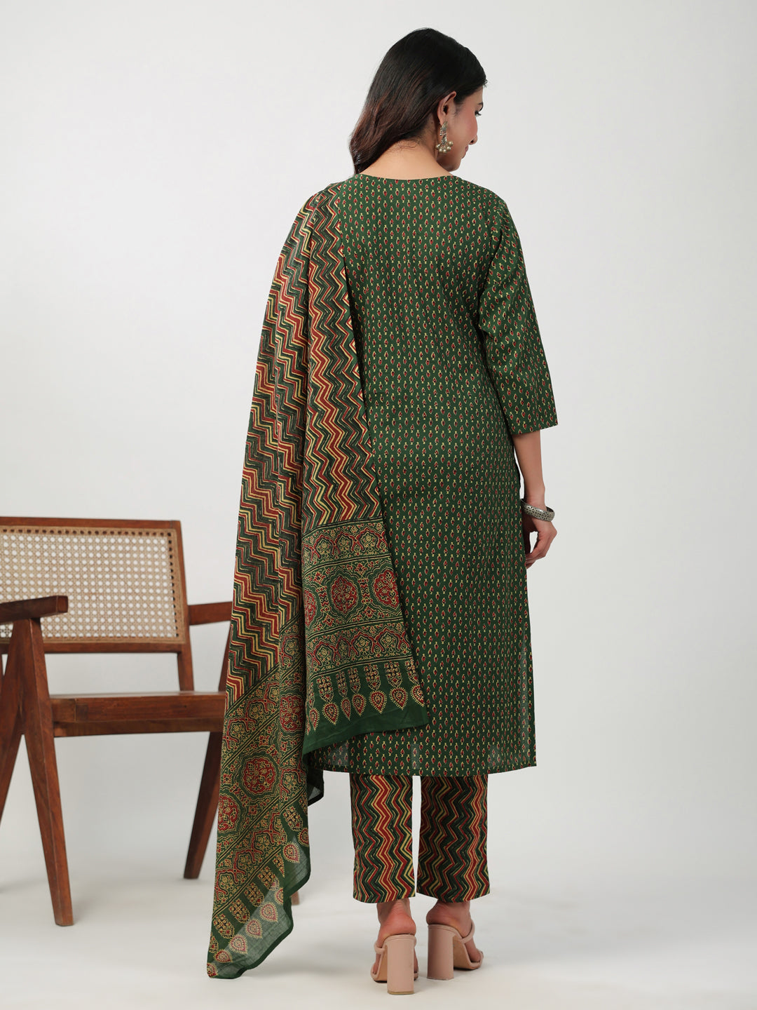 Janasya Straight Cambric Green Ethnic Motifs Notch Neck Set | Swadesiicart