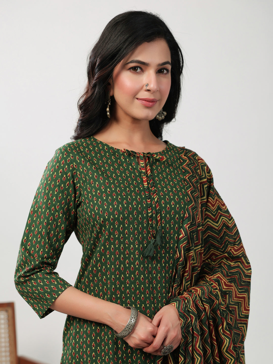 Janasya Straight Cambric Green Ethnic Motifs Notch Neck Set | Swadesiicart