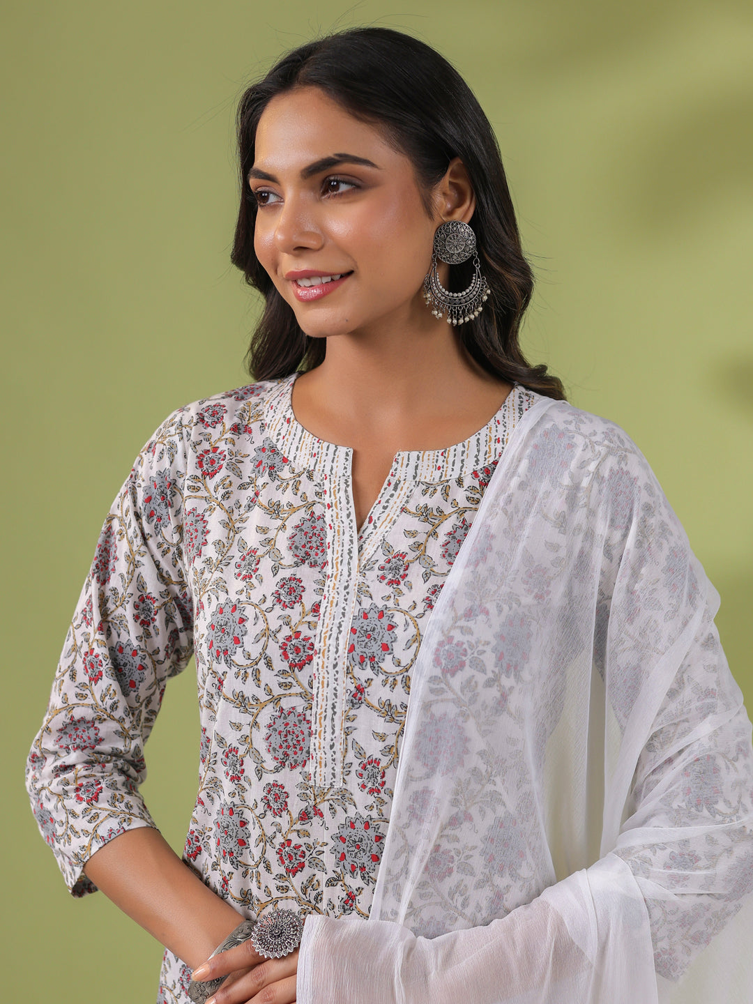 Janasya Regular Cambric White Floral Notch Neck Set - Swadesiicart
